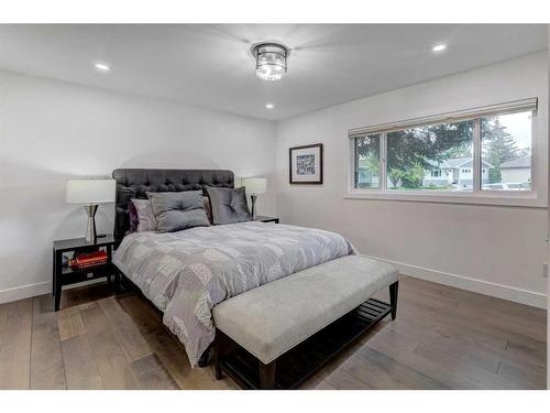 14 Butte Place Nw, Calgary, AB - Indoor Photo Showing Bedroom