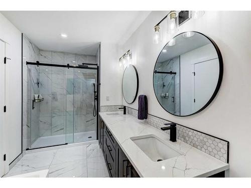 14 Butte Place Nw, Calgary, AB - Indoor Photo Showing Bathroom