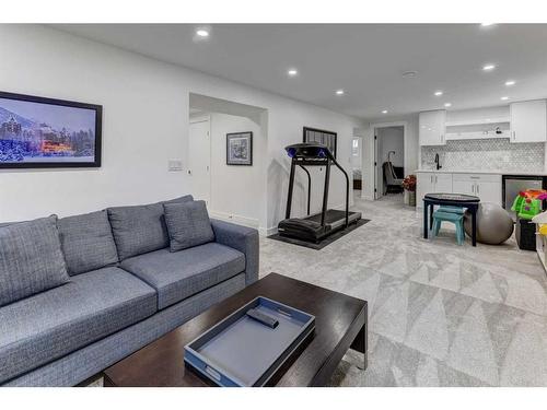 14 Butte Place Nw, Calgary, AB - Indoor Photo Showing Living Room