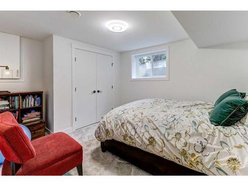 14 Butte Place Nw, Calgary, AB - Indoor Photo Showing Bedroom