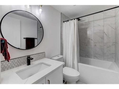 14 Butte Place Nw, Calgary, AB - Indoor Photo Showing Bathroom