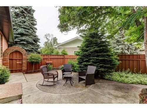 14 Butte Place Nw, Calgary, AB - Outdoor