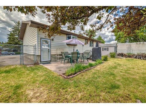 12132 Canfield Road Sw, Calgary, AB - Outdoor