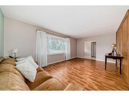 12132 Canfield Road Sw, Calgary, AB - Indoor Photo Showing Other Room