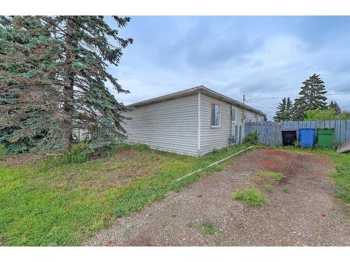 6439 32 Avenue Nw, Calgary, AB - Outdoor