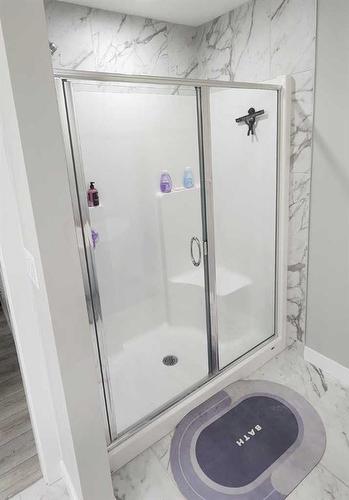 240 Creekstone Row Sw, Calgary, AB - Indoor Photo Showing Bathroom