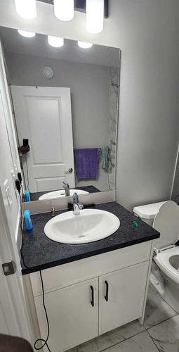 240 Creekstone Row Sw, Calgary, AB - Indoor Photo Showing Bathroom