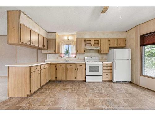 5302 Birch Road, Olds, AB - Indoor Photo Showing Kitchen