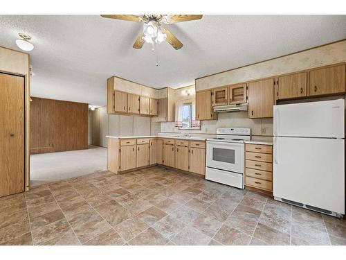 5302 Birch Road, Olds, AB - Indoor Photo Showing Kitchen