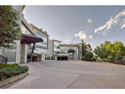 235-4303 1 Street Ne, Calgary, AB - Outdoor