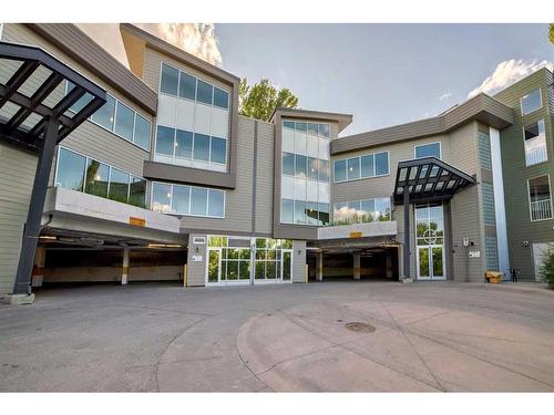 235-4303 1 Street Ne, Calgary, AB - Outdoor