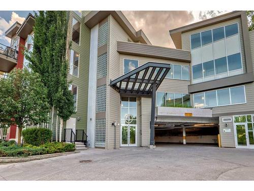 235-4303 1 Street Ne, Calgary, AB - Outdoor