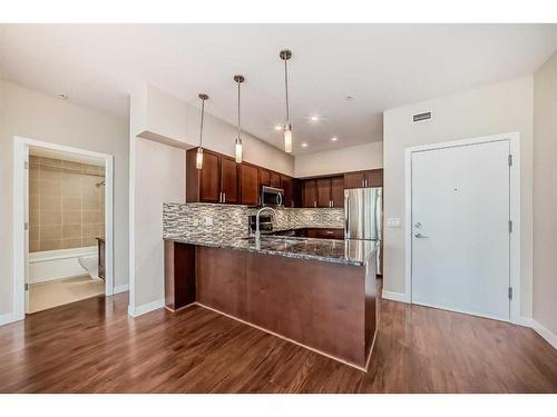 235-4303 1 Street Ne, Calgary, AB - Indoor Photo Showing Kitchen