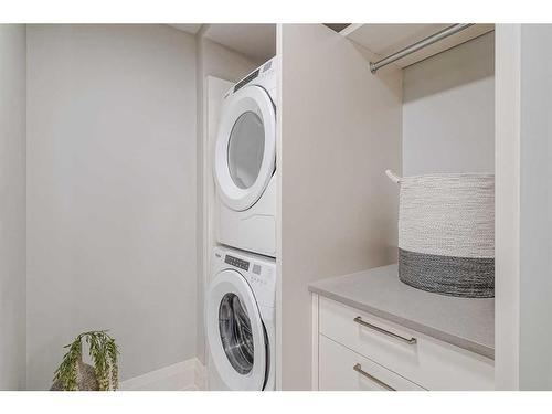 204-3030 17 Street Sw, Calgary, AB - Indoor Photo Showing Laundry Room