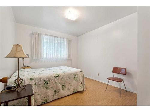 412 1 Street East, Cochrane, AB - Indoor Photo Showing Bedroom