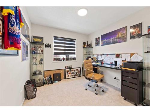 275 Lucas Boulevard Nw, Calgary, AB - Indoor Photo Showing Office