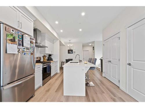 275 Lucas Boulevard Nw, Calgary, AB - Indoor Photo Showing Kitchen