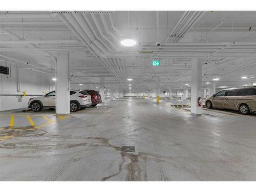 406-4275 Norford Avenue Nw, Calgary, AB - Indoor Photo Showing Garage