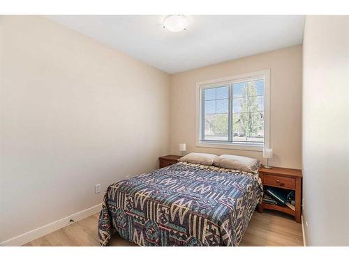 100 Everridge Common Sw, Calgary, AB - Indoor Photo Showing Bedroom
