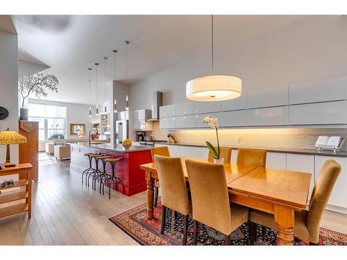 114 18 Avenue Se, Calgary, AB - Indoor Photo Showing Dining Room