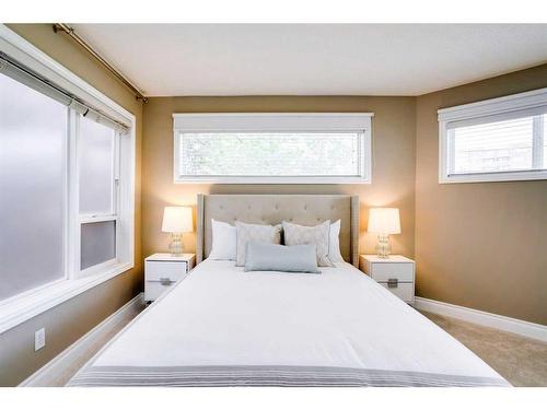 22-2040 35 Avenue Sw, Calgary, AB - Indoor Photo Showing Bedroom
