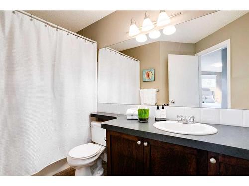 22-2040 35 Avenue Sw, Calgary, AB - Indoor Photo Showing Bathroom
