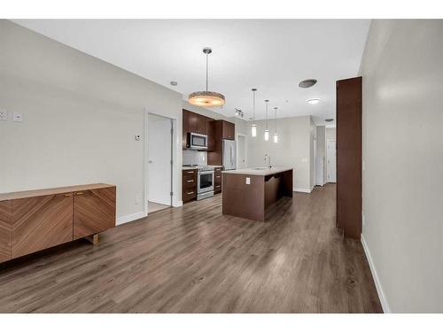 209-1720 10 Street Sw, Calgary, AB - Indoor Photo Showing Kitchen