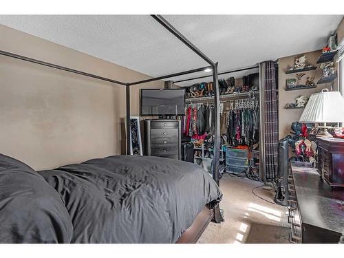 1802-2520 Palliser Drive Sw, Calgary, AB - Indoor Photo Showing Bedroom