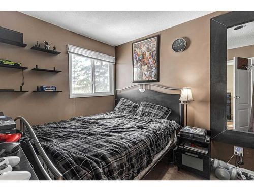 1802-2520 Palliser Drive Sw, Calgary, AB - Indoor Photo Showing Bedroom