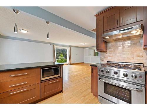 50 34 Avenue Sw, Calgary, AB - Indoor Photo Showing Kitchen