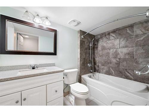 50 34 Avenue Sw, Calgary, AB - Indoor Photo Showing Bathroom