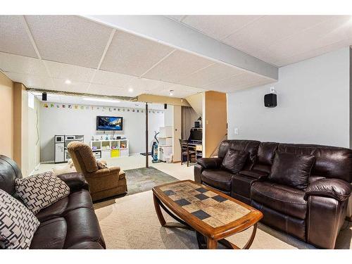 88 Riverglen Drive Se, Calgary, AB - Indoor Photo Showing Other Room
