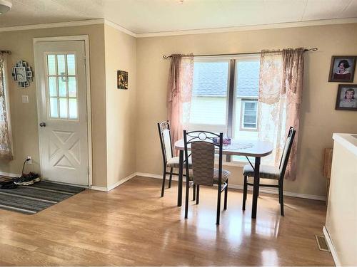 211 1St Avenue, Torrington, AB - Indoor Photo Showing Dining Room