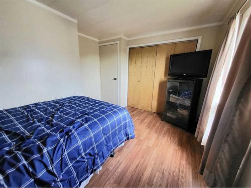 211 1St Avenue, Torrington, AB - Indoor Photo Showing Bedroom