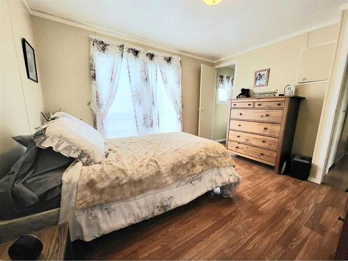 211 1St Avenue, Torrington, AB - Indoor Photo Showing Bedroom