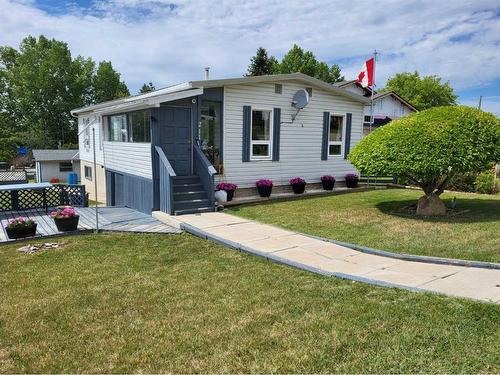 211 1St Avenue, Torrington, AB - Outdoor