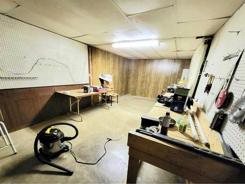 211 1St Avenue, Torrington, AB - Indoor Photo Showing Basement