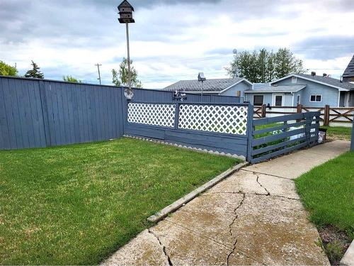 211 1St Avenue, Torrington, AB - Outdoor With Deck Patio Veranda