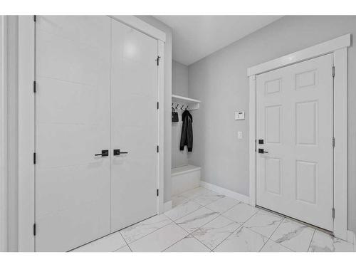 107 Sherview Grove Nw, Calgary, AB - Indoor Photo Showing Other Room