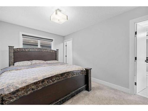 107 Sherview Grove Nw, Calgary, AB - Indoor Photo Showing Bedroom