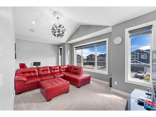 107 Sherview Grove Nw, Calgary, AB - Indoor Photo Showing Living Room