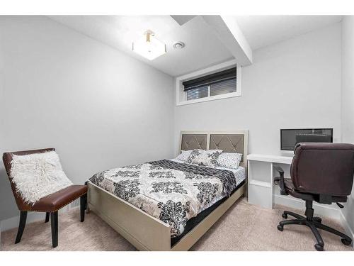 107 Sherview Grove Nw, Calgary, AB - Indoor Photo Showing Bedroom