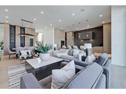 404 21 Avenue Nw, Calgary, AB - Indoor Photo Showing Living Room