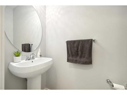 62 Nolanhurst Gardens Nw, Calgary, AB - Indoor Photo Showing Bathroom