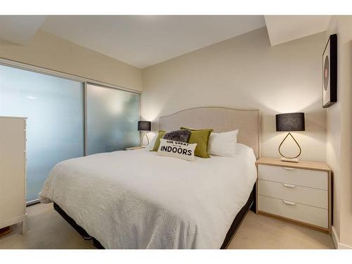 617-222 Riverfront Avenue Sw, Calgary, AB - Indoor Photo Showing Bedroom