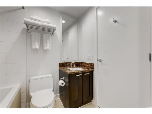 617-222 Riverfront Avenue Sw, Calgary, AB - Indoor Photo Showing Bathroom
