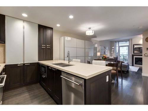 617-222 Riverfront Avenue Sw, Calgary, AB - Indoor Photo Showing Kitchen With Double Sink With Upgraded Kitchen