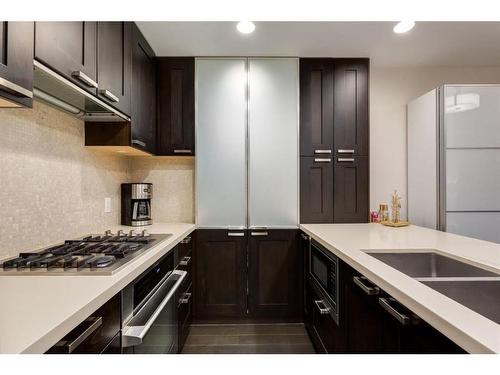 617-222 Riverfront Avenue Sw, Calgary, AB - Indoor Photo Showing Kitchen With Double Sink With Upgraded Kitchen