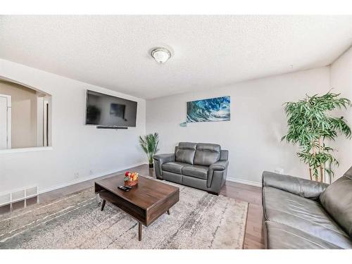 50 Covewood Circle Ne, Calgary, AB - Indoor Photo Showing Living Room