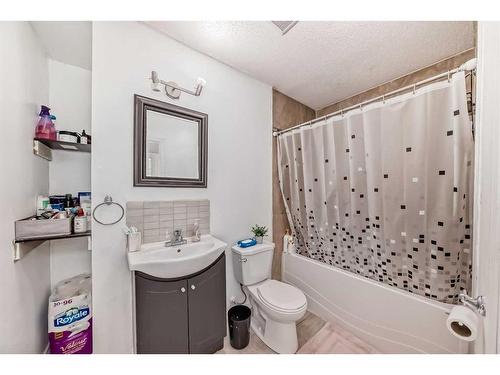 50 Covewood Circle Ne, Calgary, AB - Indoor Photo Showing Bathroom